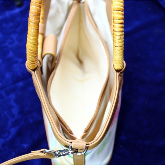 Fossil Floral and Rattan handled, adjustable strap bag. - Picture 7 of 7